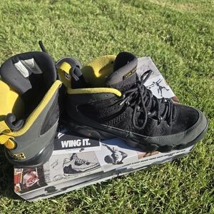 Jordan Retro 9 University Gold Colorway